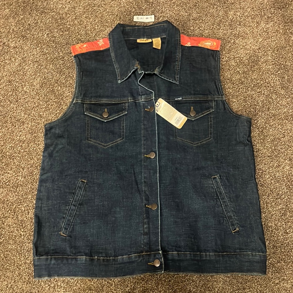 Wrangler jean vest. New with tag.